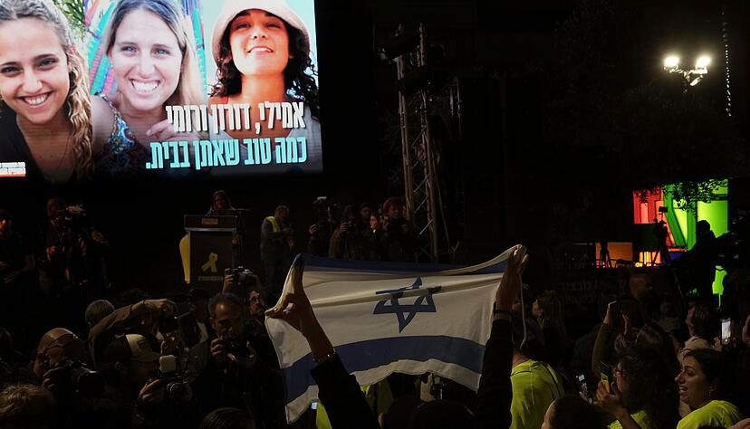 Die Freilassung wurde möglich, weil eine Waffenruhe in Kraft trat. Die Freilassung wurde möglich, weil eine Waffenruhe in Kraft trat.