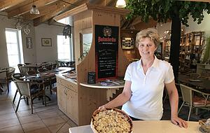 Adelheid Schukraft und ihr Team backen aus Leidenschaft Kuchen und Torten. Nach der Corona-Krise will die Inhaberin ihre G&auml;ste wieder verw&ouml;hnen.
