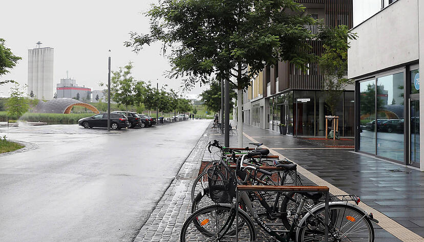 Die Theodor-Fischer-Straße mit ihren Querspangen wird zur Fahrradzone &minus; und im Zuge der weiteren Bebauung fast der komplette Stadtteile Neckarbogen. Ausgenommen ist die Paula-Fuchs-Allee als Durchgangsstraße.
Foto: Andreas Veigel