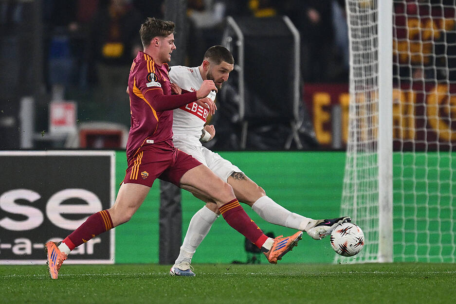 Jeff Chabot: Der Abwehrchef hatte wieder die Lufthoheit, passte auch am Boden auf und blieb bissig. Note: 3 Jeff Chabot: Der Abwehrchef hatte wieder die Lufthoheit, passte auch am Boden auf und blieb bissig. Note: 3