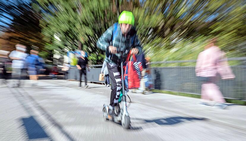 Für E-Scooter gelten die selben Verkehrsregeln wie für sonstige Fahrzeuge. Foto: Andreas Veigel Für E-Scooter gelten die selben Verkehrsregeln wie für sonstige Fahrzeuge. Foto: Andreas Veigel