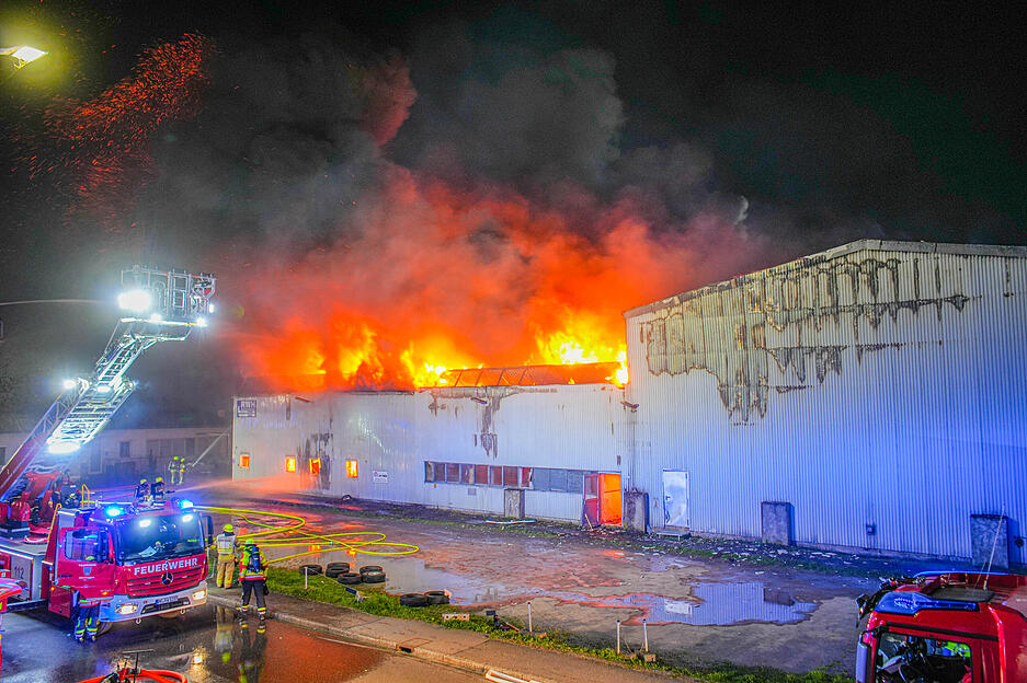 Gegen 22:15 Uhr wurde die Feuerwehr alarmiert.