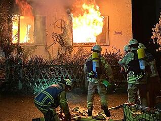 In einem unbewohnten Haus im Bereich der Heilbronner Rosenau hat es in der Nacht einen Vollbrand gegeben.