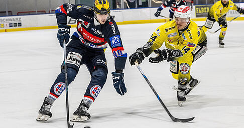 Marco Haas (links) und die HEC Eisbären aus Heilbronn sind nur noch einen Schritt entfernt von ihrem großen Ziel: Meister der Baden-Württemberg-Liga Marco Haas (links) und die HEC Eisbären aus Heilbronn sind nur noch einen Schritt entfernt von ihrem großen Ziel: Meister der Baden-Württemberg-Liga