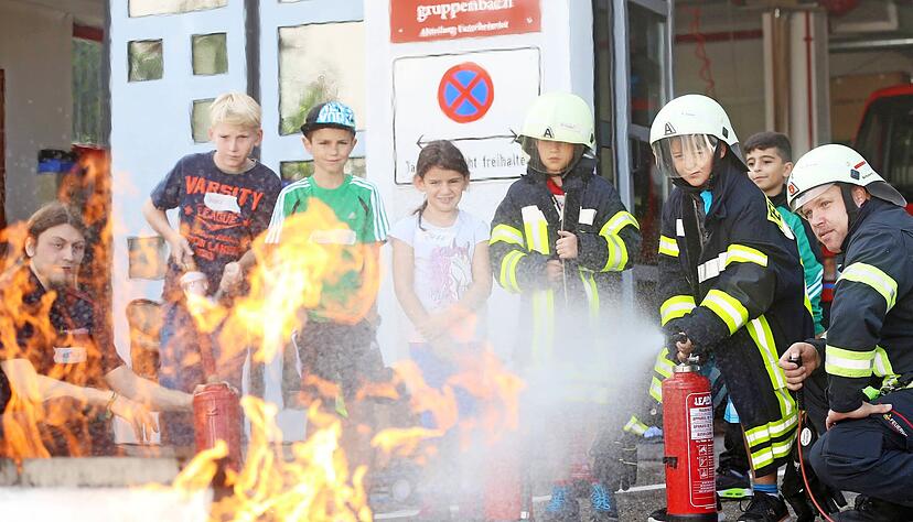 Ob es für die Kinder in diesem Sommer wieder etwas zu erleben gibt, wie hier bei der Freiwilligen Feuerwehr Untergruppenbach, steht noch in den Sternen.
Foto: Archiv/Seidel Ob es für die Kinder in diesem Sommer wieder etwas zu erleben gibt, wie hier bei der Freiwilligen Feuerwehr Untergruppenbach, steht noch in den Sternen.
Foto: Archiv/Seidel