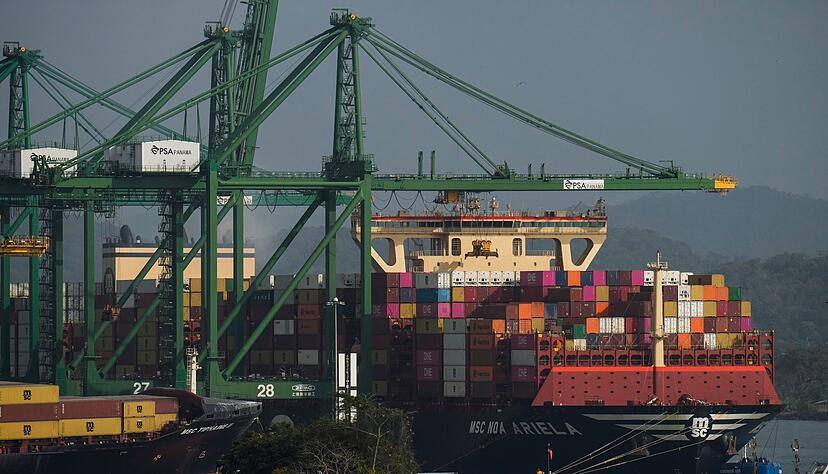 Strittig ist die Kontrolle der Häfen auf beide Seiten des Kanals durch ein Unternehmen aus Hongkong. Strittig ist die Kontrolle der Häfen auf beide Seiten des Kanals durch ein Unternehmen aus Hongkong.