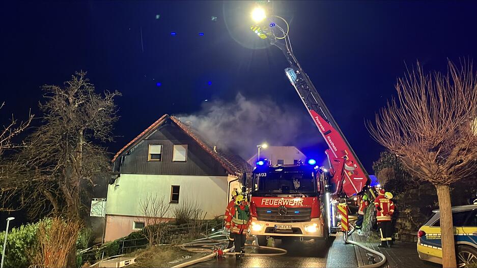 Großer Feuerwehreinsatz bei Hausbrand im Dörzbach. Großer Feuerwehreinsatz bei Hausbrand im Dörzbach.