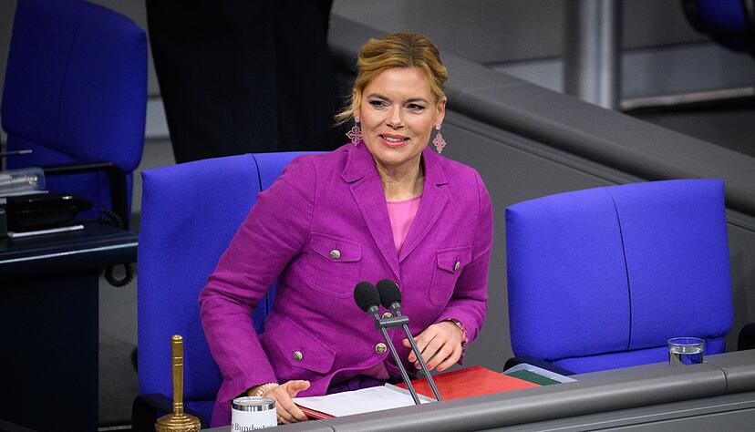 Wer keinen Hausausweis erh&auml;lt, soll auch nicht mit &ouml;ffentlichen Mitteln bezahlt werden, meint Bundestagspr&auml;sidentin Kl&ouml;ckner. (Archivfoto)