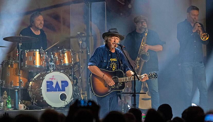 Als w&auml;ren die Jahre nie
vergangen: Auf Zeitreise mit Wolfgang Niedecken (Mitte) und BAP.