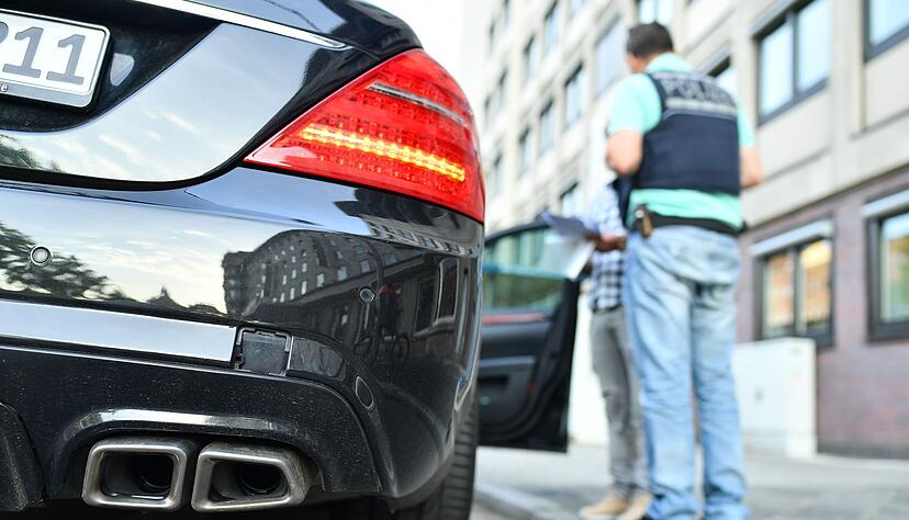 Rummaulen bei der Polizeikontrolle? Wer Dampf ablässt, kann sich schnell mit erhöhten Bußgeldern konfrontiert sehen - zu Recht? Rummaulen bei der Polizeikontrolle? Wer Dampf ablässt, kann sich schnell mit erhöhten Bußgeldern konfrontiert sehen - zu Recht?