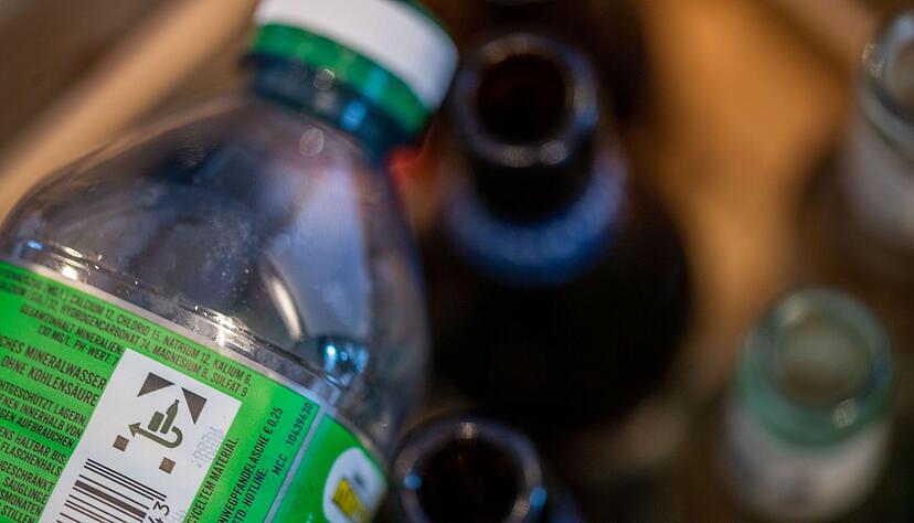 Sein Pfandflaschen-Geld spendete ein Obdachloser an ein Frauenhilfswerk. Er selbst brauche nichts, sagte er. (Symbolbild) Sein Pfandflaschen-Geld spendete ein Obdachloser an ein Frauenhilfswerk. Er selbst brauche nichts, sagte er. (Symbolbild)