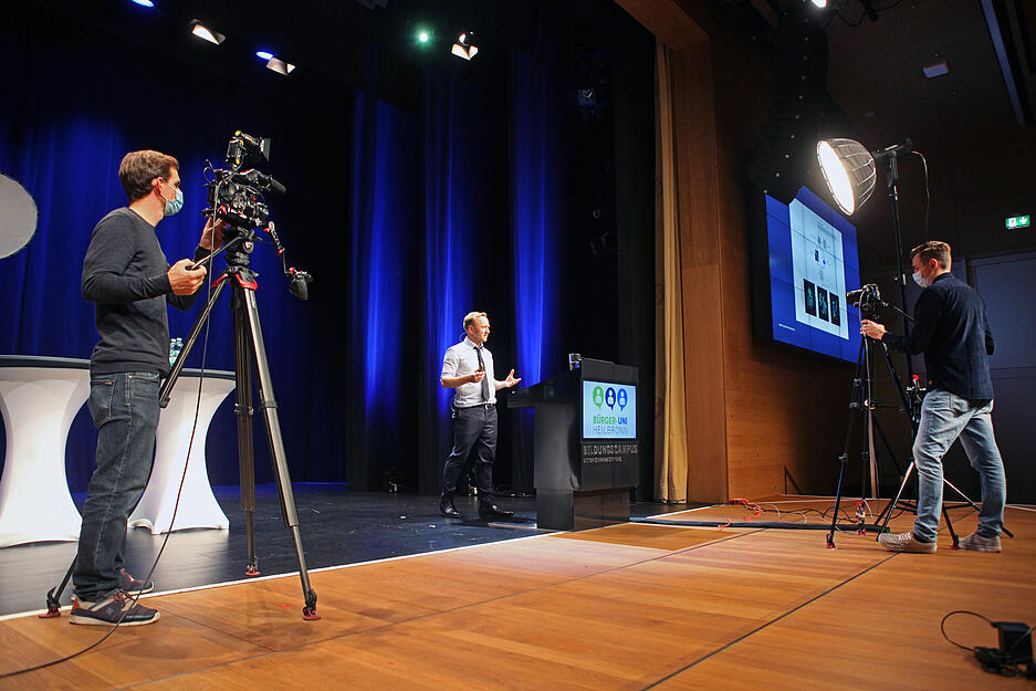 Vorlesung der Bürger-Uni Heilbronn zum Thema "Wie das Silicon Valley die Welt verändern will" mit Thomas Schulz Vorlesung der Bürger-Uni Heilbronn zum Thema "Wie das Silicon Valley die Welt verändern will" mit Thomas Schulz