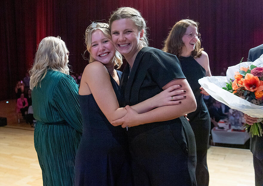 Ziemlich genau um 22.15 Uhr stand es fest: Die neue Württemberger Weinkönigin heißt Kim Weißflog. Ziemlich genau um 22.15 Uhr stand es fest: Die neue Württemberger Weinkönigin heißt Kim Weißflog.