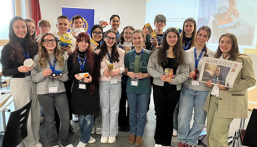 Aus Deutschland, Frankreich und Italien sind die jungen Menschen zu einem  trinationalen Schulprojekt zusammengekommen.