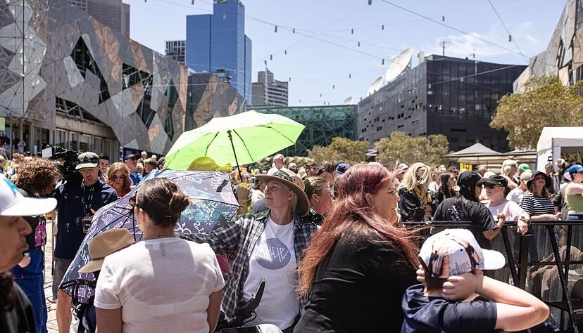 Manche Fans harrten stundenlang aus, um Robbie Williams live zu erleben.