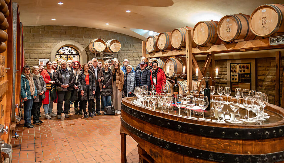 Stimmungsvoller Wein-Quiz-Siegerabend im Schatzkeller der Fürstenfass-Weinkellerei Hohenlohe. Stimmungsvoller Wein-Quiz-Siegerabend im Schatzkeller der Fürstenfass-Weinkellerei Hohenlohe.