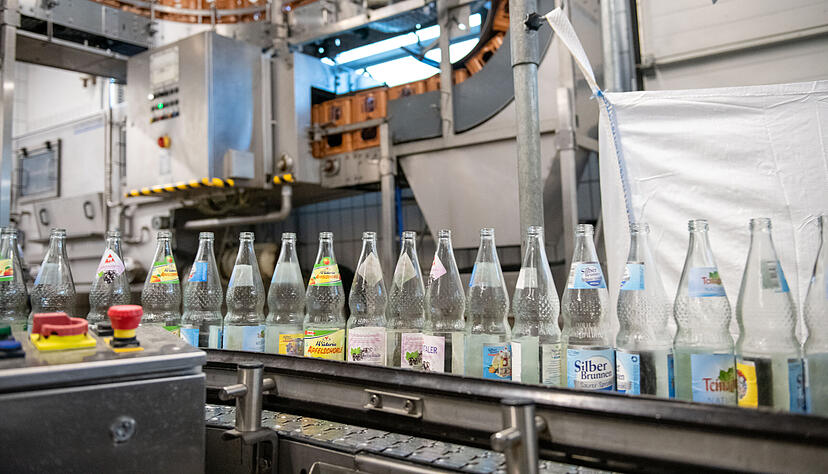 Nicht nur Wüteria benutzt Mehrweg-Glasflaschen. Das erleichtert die Wiederverwertung von Leergut. Foto: Kunz