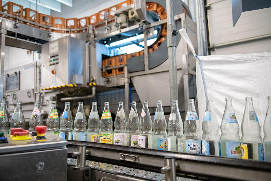 Nicht nur Wüteria benutzt Mehrweg-Glasflaschen. Das erleichtert die Wiederverwertung von Leergut.