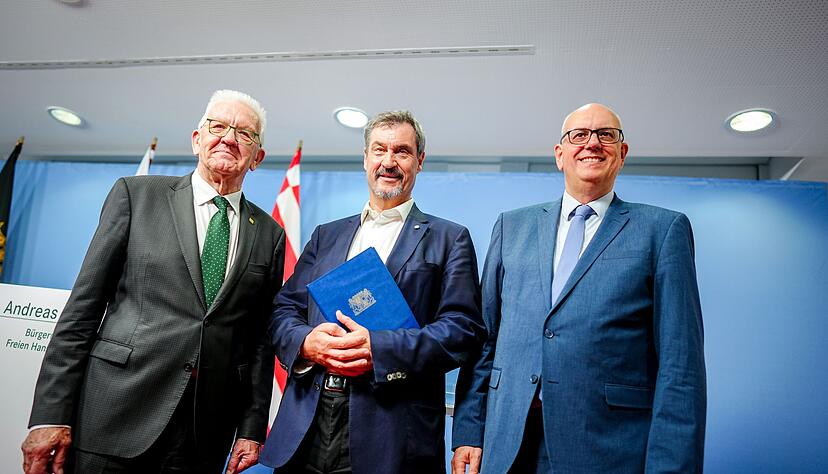 Drei L&auml;nder f&uuml;r die Raumfahrt: Deutschland soll mehr Geld geben. Daf&uuml;r machen sich Winfried Kretschmann (l-r), Markus S&ouml;der und Andreas Bovenschulte stark.