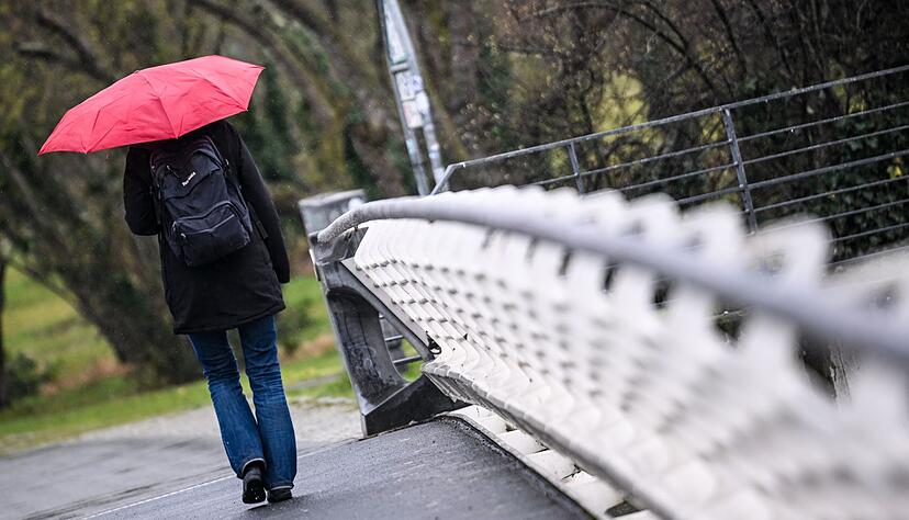 Demn&auml;chst sollte der Schirm wieder dabei sein. (Symbolbild)