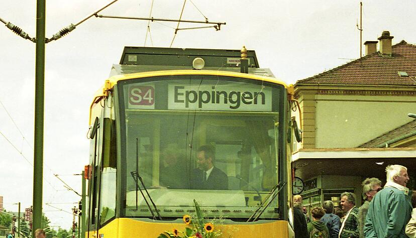 Die Stadtbahn, hier bei ihrer Premiere 1997 in Eppingen, bleibt Rückgrat auf der Kraichgaubahn. Die Stadtbahn, hier bei ihrer Premiere 1997 in Eppingen, bleibt Rückgrat auf der Kraichgaubahn.