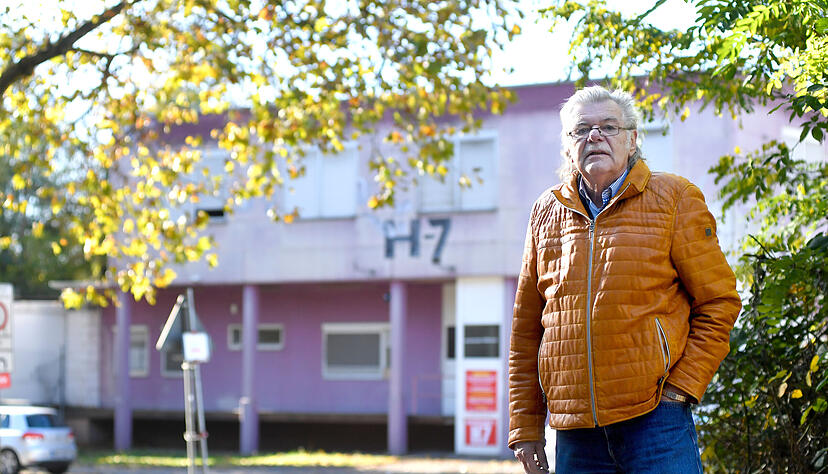 Oskar Wolfmüller vor dem Bordell H7 in Heilbronn. Die Hafenstraße mit dem einstigen Straßenstrich gehörte zum Einsatzgebiet des pensionierten Kommissars. Oskar Wolfmüller vor dem Bordell H7 in Heilbronn. Die Hafenstraße mit dem einstigen Straßenstrich gehörte zum Einsatzgebiet des pensionierten Kommissars.