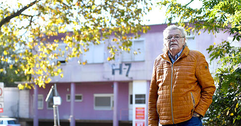 Oskar Wolfmüller vor dem Bordell H7 in Heilbronn. Die Hafenstraße mit dem einstigen Straßenstrich gehörte zum Einsatzgebiet des pensionierten Kommissars.