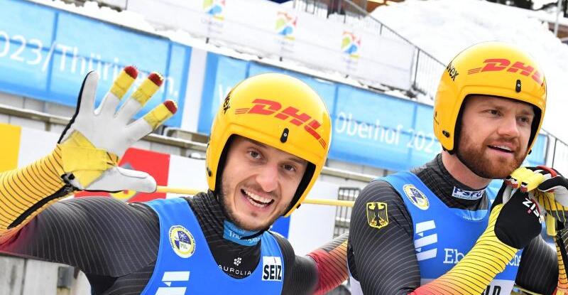 Die Chancen auf den Sieg in der Gesamtwertung des Rennrodel-Weltcups sind gestiegen: Toni Eggert (r) und Sascha Benecken.