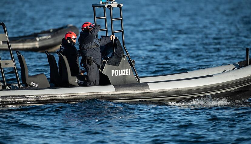 Bodensee-Hafen in Friedrichshafen für Suche nach 23-Jährigem zeitweise gesperrt. Bodensee-Hafen in Friedrichshafen für Suche nach 23-Jährigem zeitweise gesperrt.