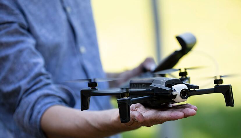 Der Betrieb von Drohnen unterliegt strengen Vorschriften - Flugverbotszonen und zul&auml;ssige Flugh&ouml;hen sollten daher mindestens bekannt sein.