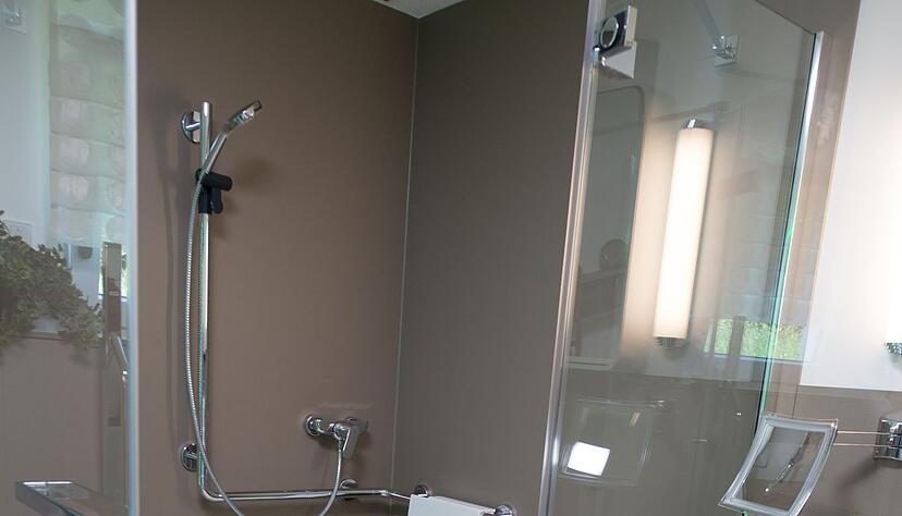 Bei Pflegegrad 1 gibt es finanzielle Unterstützung für Umbauten, etwa für eine barrierefreie Dusche. (Archivbild) Bei Pflegegrad 1 gibt es finanzielle Unterstützung für Umbauten, etwa für eine barrierefreie Dusche. (Archivbild)