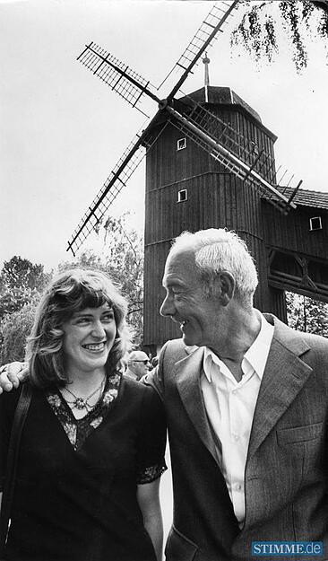Juli 1975: Aberglaube? Wer einmal die Rutschbahn in der Altweibermühle heruntergerutscht ist, kommt verjüngt unten an.