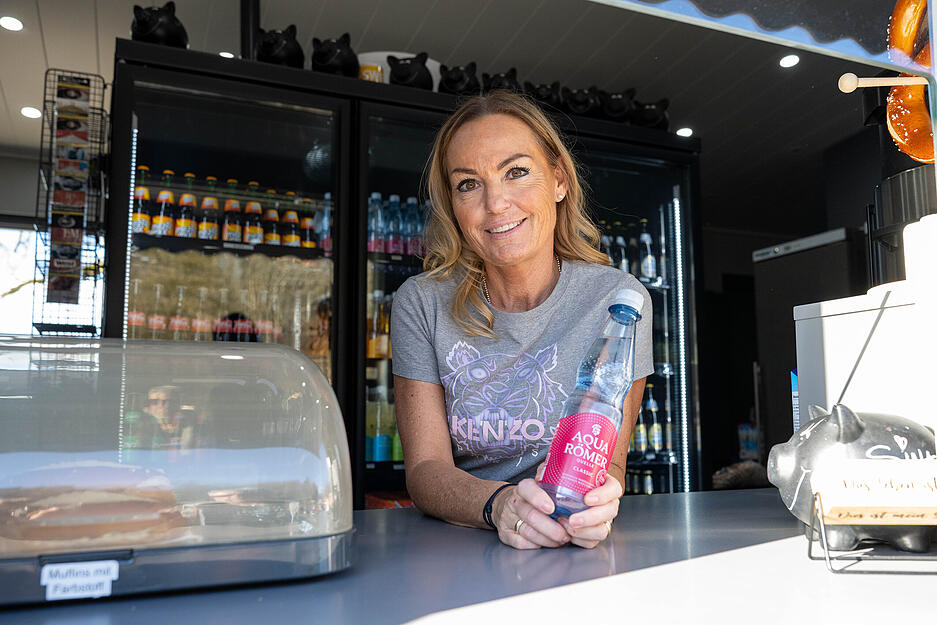 Viele Biker genie&szlig;en die ersten Kilometer des Jahres und legen eine Trink- und Vesperpause am Kiosk auf der L&ouml;wensteiner Platte ein.