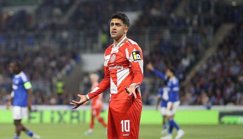 Nadiem Amiri ist wie alle Mainzer entt&auml;uscht wegen des Europapokal-Aus.