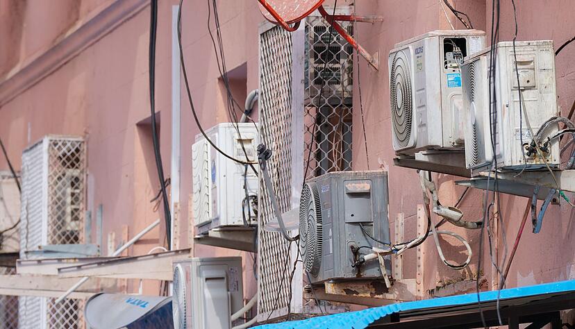 Klimaanlagen an der Hauswand des Wirtschaftsministeriums in Neu Delhi. Klimaanlagen an der Hauswand des Wirtschaftsministeriums in Neu Delhi.