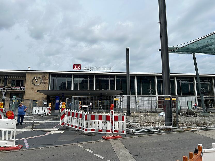 Der Bahnhofsvorplatz in Heilbronn wird erneurt.