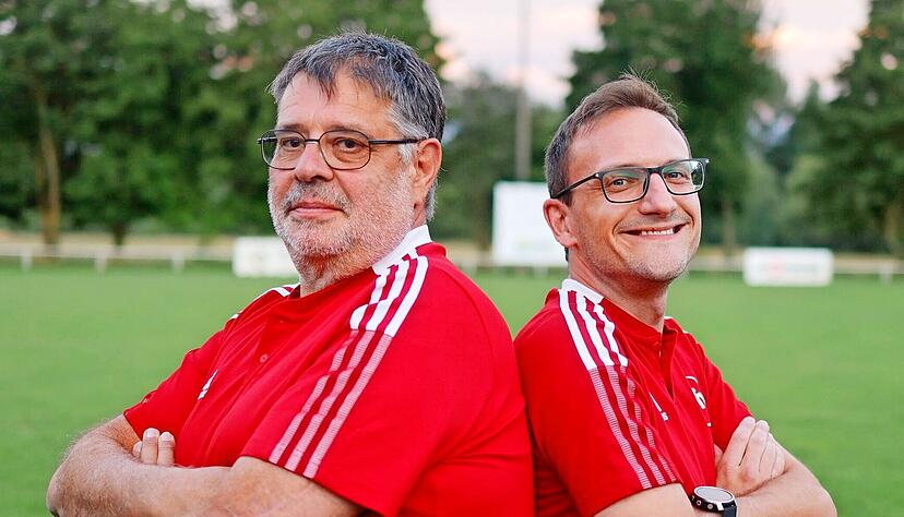 Der Vorsitzende Hartmut Megerle (links) und Bezirksspielleiter Danny Kapell haben mit ihrem Team die Arbeit im Fußballbezirk Franken aufgenommen. Priorität hat erstmal der Spielbetrieb.
Foto: Marc Schmerbeck