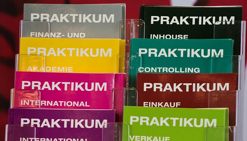 Praktika sind hilfreich, um Kompetenzen nachweisen zu können und bei der Bewerbung zu punkten. Praktika sind hilfreich, um Kompetenzen nachweisen zu können und bei der Bewerbung zu punkten.