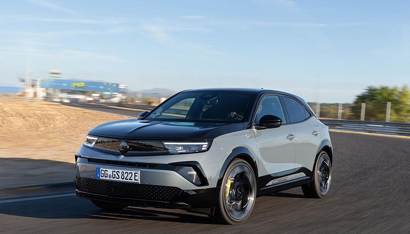 Flotter Mokka: Das SUV soll von 0 auf 100 km/h in 5,9 Sekunden sprinten und maximal 200 km/h schnell werden.