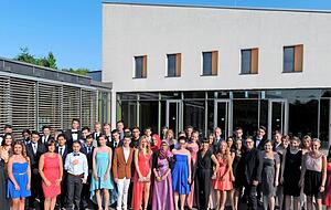Im Sommer 2015 verabschiedete die Außenstelle der Dammrealschule ihre ersten Absolventen. Jetzt endlich hat die Schule einen Namen. Foto: Archiv/Mugler