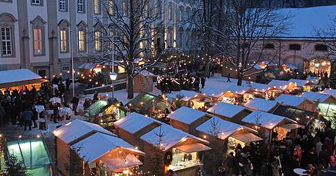 Planen, Hütten aufstellen, für Beleuchtung und Ambiente sorgen: Ein Weihnachtsmarkt ist ein defizitäres Geschäft für Kommunen.