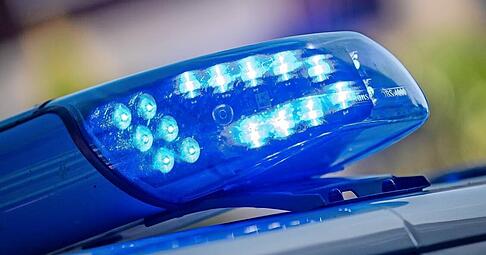 Bei Kontrollen der Raser- und Poserszene in Heilbronn deckte die Polizei mehrere Verstöße auf. Ein 22-jähriger Audi-Fahrer trat die Flucht mit 180 km/h an.