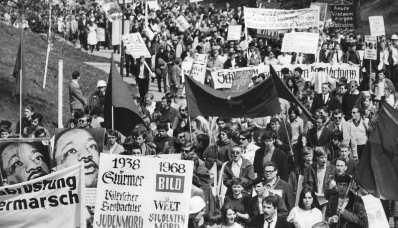 Nach dem Attentat auf Dutschke protestierten Demonstranten gegen einen Teil der Presse, vor allem gegen den Axel-Springer-Verlag. Foto: Reiss