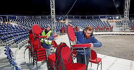 Manege im Aufbau: Derzeit sind die Techniker mit der Inneneinrichtung des Heilbronner Weihnachtszirkus besch&auml;ftigt.
Foto: Ralf Seidel