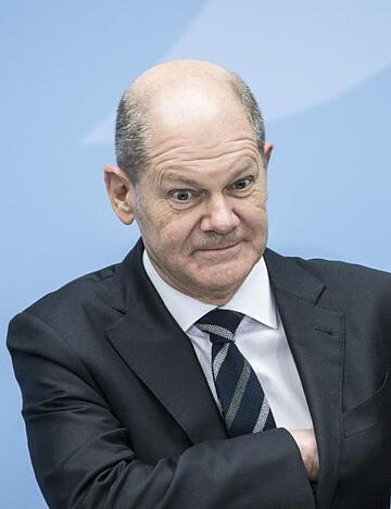 Bundeskanzler Scholz bei der Amtsübergabe von Steffen Seibert an den neuen Regierungssprecher Steffen Hebestreit. Bundeskanzler Scholz bei der Amtsübergabe von Steffen Seibert an den neuen Regierungssprecher Steffen Hebestreit.