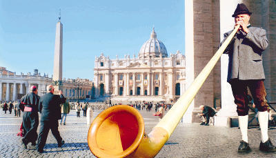 Das hat es im Vatikan noch nie gegeben: Ein Bayer aus B&ouml;ckingen hat zu Ehren des bayerischen Papstes ein besonderes Konzert organisiert.
          Foto/Montage: Archiv/Dirks