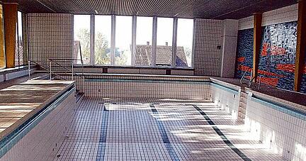 Solche Bilder sorgen nicht nur bei den Schwimmvereinen für Unmut. Hier in Kupferzell heißt es nun aber doch "Wasser marsch!": Das Bad macht wieder auf.
Foto: Archiv/Fux