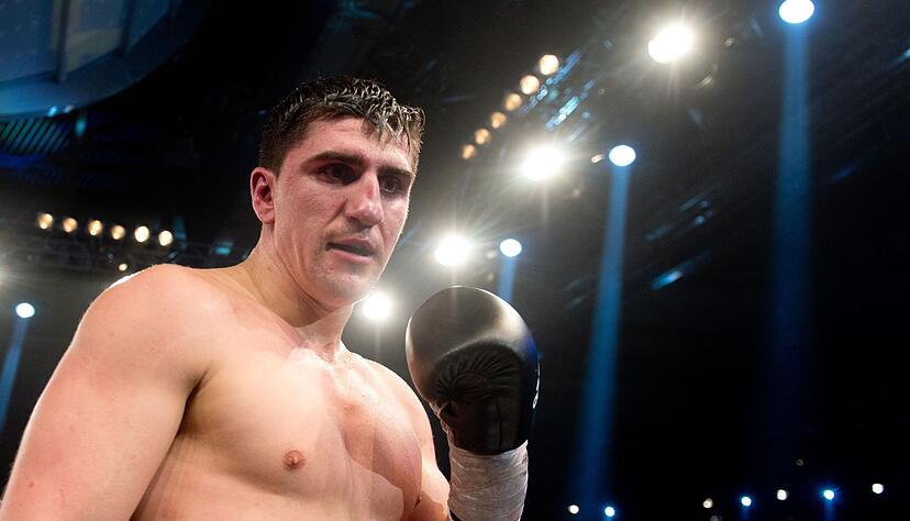 Will im Ring nochmal angreifen: Marco Huck. (Archivbild) Will im Ring nochmal angreifen: Marco Huck. (Archivbild)