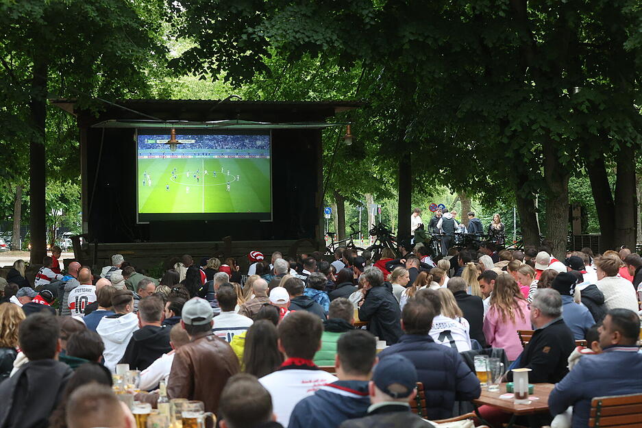 Im Biergarten Foodcourt dürfte das größte Public Viewing zum DFB-Pokalfinale im Raum Heilbronn stattfinden. Im Biergarten Foodcourt dürfte das größte Public Viewing zum DFB-Pokalfinale im Raum Heilbronn stattfinden.