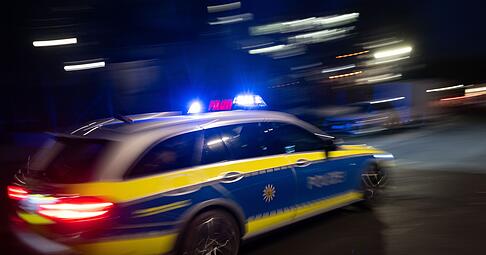 Ein Mann wurde nach einem Eishockeyspiel in Heilbronn wohl mit einem Messer angegriffen. Er wurde verletzt, doch ihm fehlen die Erinnerungen. Ein Mann wurde nach einem Eishockeyspiel in Heilbronn wohl mit einem Messer angegriffen. Er wurde verletzt, doch ihm fehlen die Erinnerungen.